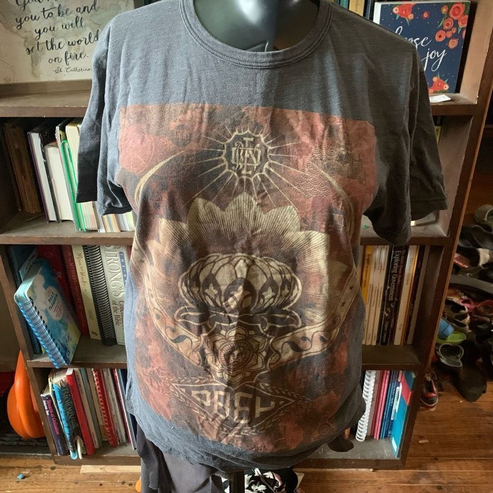Obey Lotus streetwear L gray graphic tshirt
